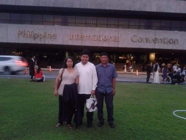 Farmer's son graduates cumlaude Farmer's son graduates cumlaude