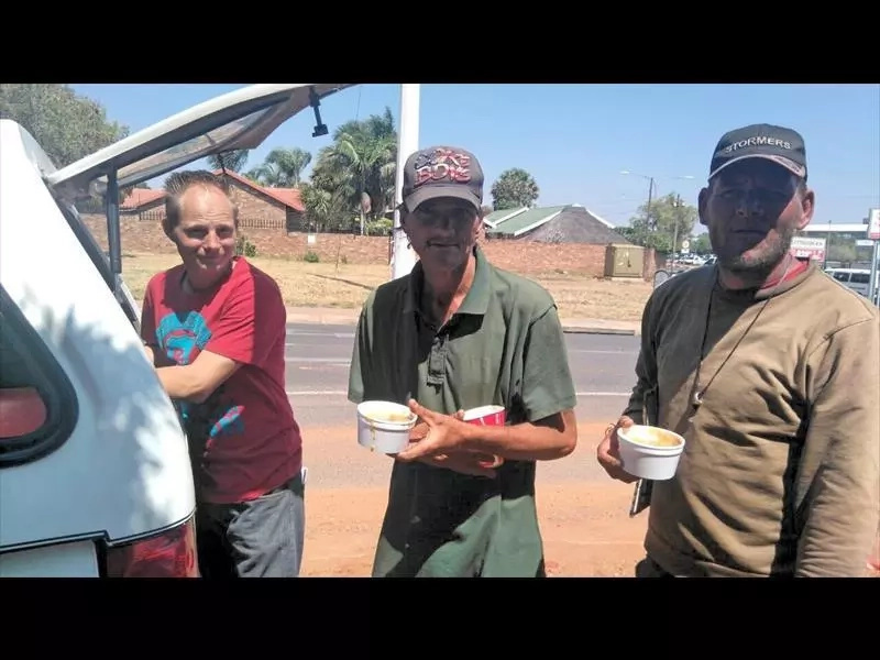 A well-wisher, Stephen Laude, distributes food to the homeless. Source: rekordcenturion.co.za A well-wisher, Stephen Laude, distributes food to the homeless. Source: rekordcenturion.co.za