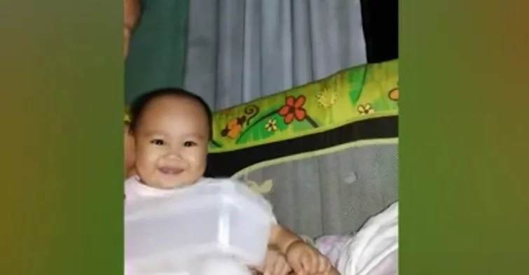 Cute baby made netizens fall in love with his laugh Cute baby made netizens fall in love with his laugh