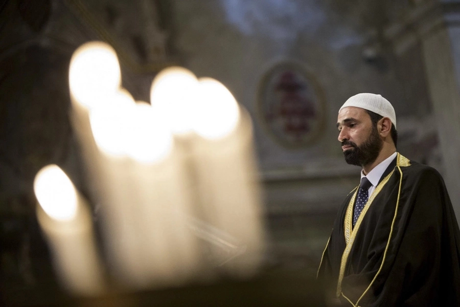 Muslims show solidarity, attend Catholic mass Muslims show solidarity, attend Catholic mass