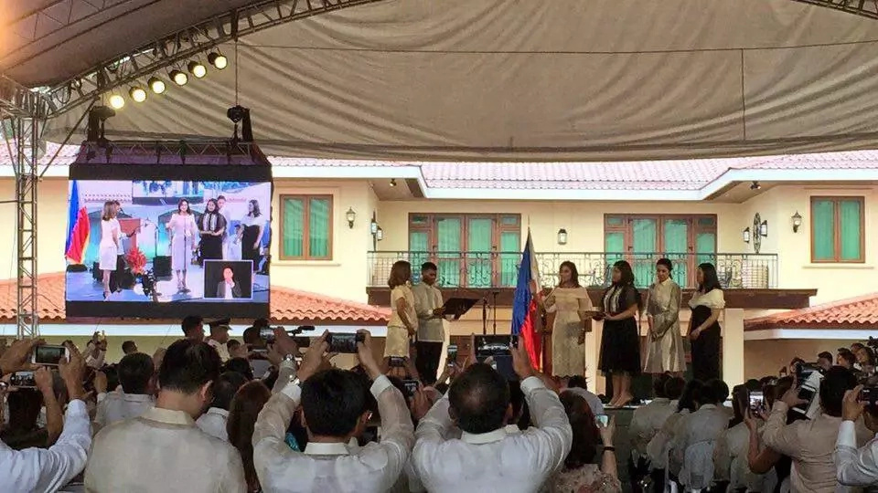 Roxas, Drilon, Belmonte attend Leni’s inauguration Roxas, Drilon, Belmonte attend Leni’s inauguration