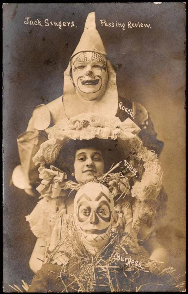 34 Vintage Photos Of Creepy Clowns That Will Make You Lose All Sh*t 34 Vintage Photos Of Creepy Clowns That Will Make You Lose All Sh*t