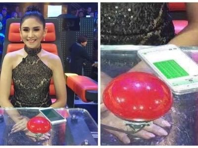 Wonder what Sarah Geronimo’s conversation was on the phone? A Pinoy netizen has a hilarious answer to that!