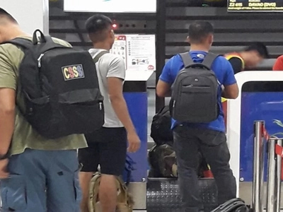 These soldiers flying to Marawi almost didn't make it to their flight. Here's how civilians gladly helped them