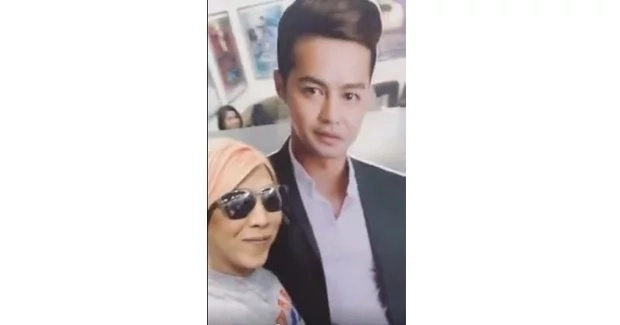 Vice Ganda poses with his 'new boyfriend' Vice Ganda poses with his 'new boyfriend'