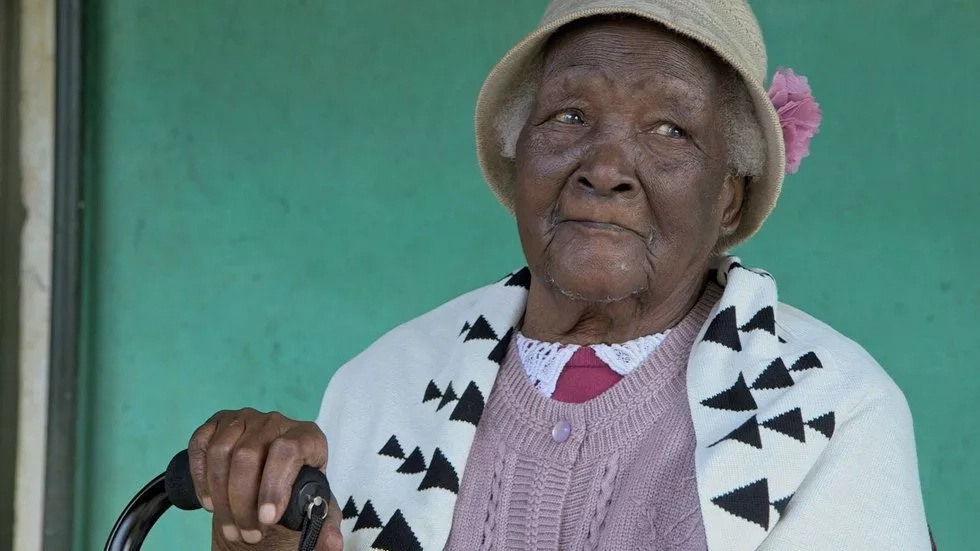 Kenya's oldest woman at 117 years is still fresher than your girlfriend(photos)