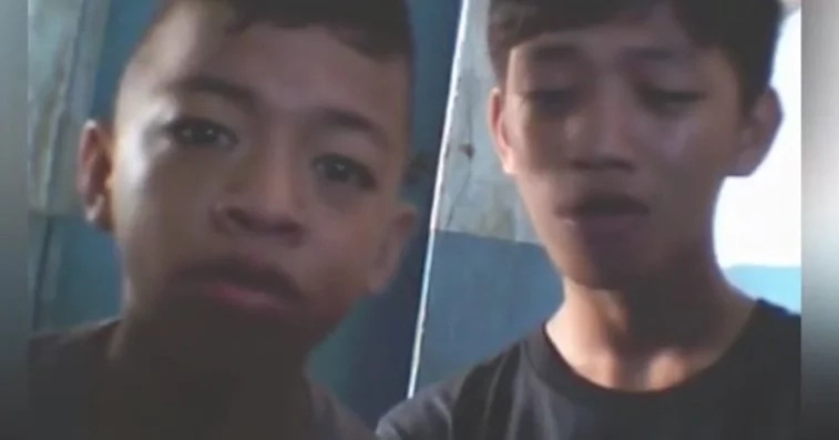 Hindi ko kinaya talaga! Funny duo covers classic hit in an unexpected way Hindi ko kinaya talaga! Funny duo covers classic hit in an unexpected way