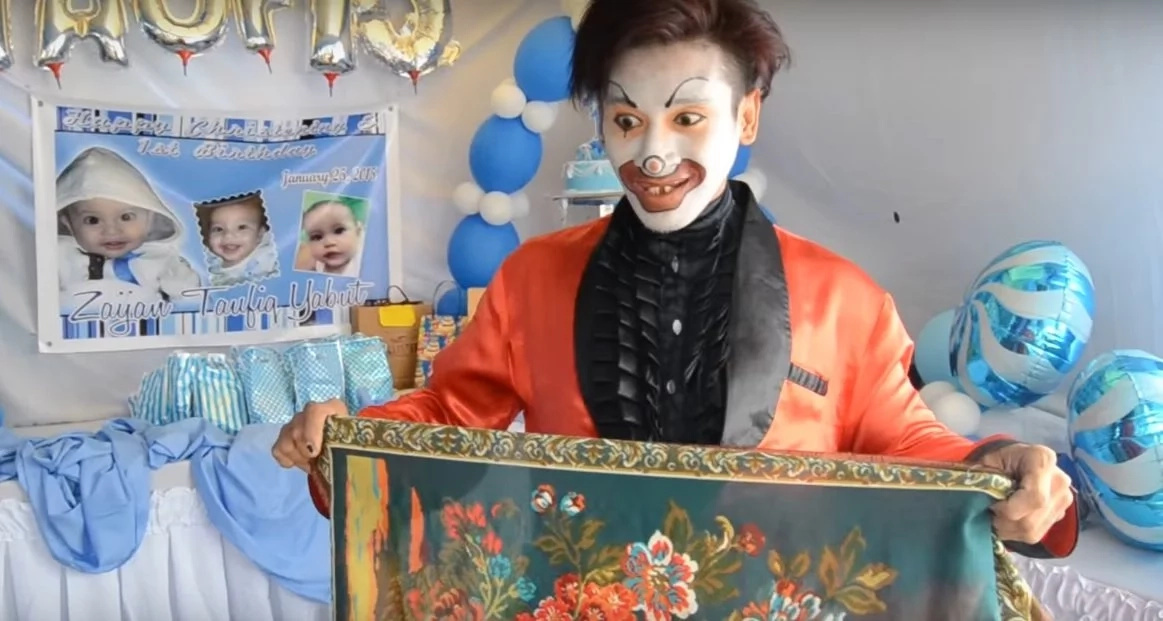 Clown went viral after video of epic magic tricks trended online Clown went viral after video of epic magic tricks trended online