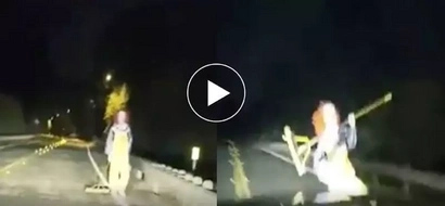 Diyos ko po! Creepy Clown terrorizes car passengers in the middle of the night