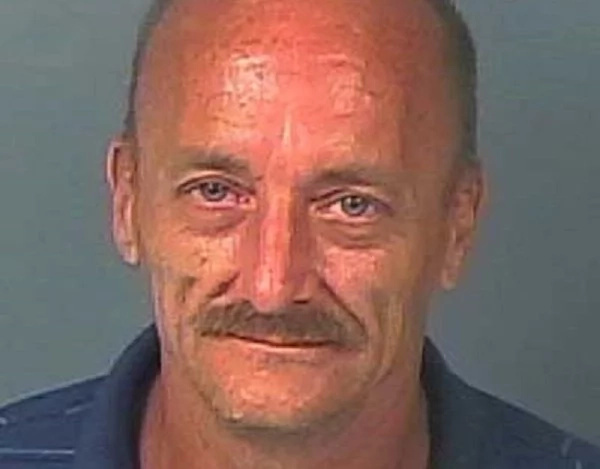 Man Steals Steak & Lobster Down His Pants, But Life BITES Back Man Steals Steak & Lobster Down His Pants, But Life BITES Back