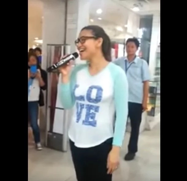 Asia's Nightangle Lani Misalucha spotted singing in a mall Asia's Nightangle Lani Misalucha spotted singing in a mall