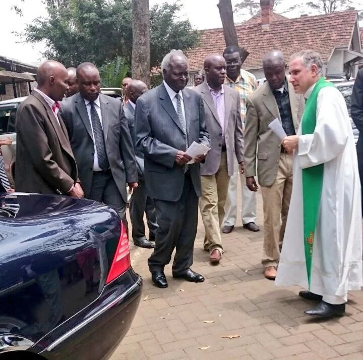 Kibaki attends mass weeks after undergoing neck operation