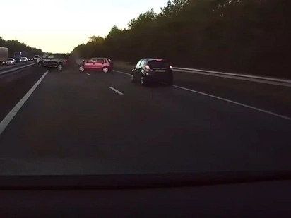 Tesla's Autopilot Detects A Crash Before It Even Happens And Warns The Driver