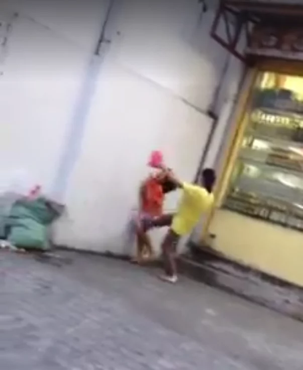 Video of a Woman Hurting a Child Elicited Rage From Netizens Video of a Woman Hurting a Child Elicited Rage From Netizens