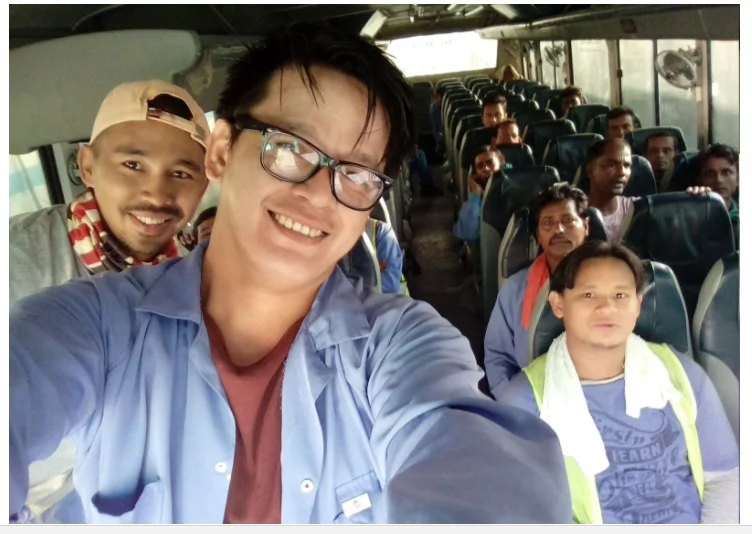 Super daddy! Single father works hard for his 2 kids after his ex-wife left them for another man Super daddy! Single father works hard for his 2 kids after his ex-wife left them for another man