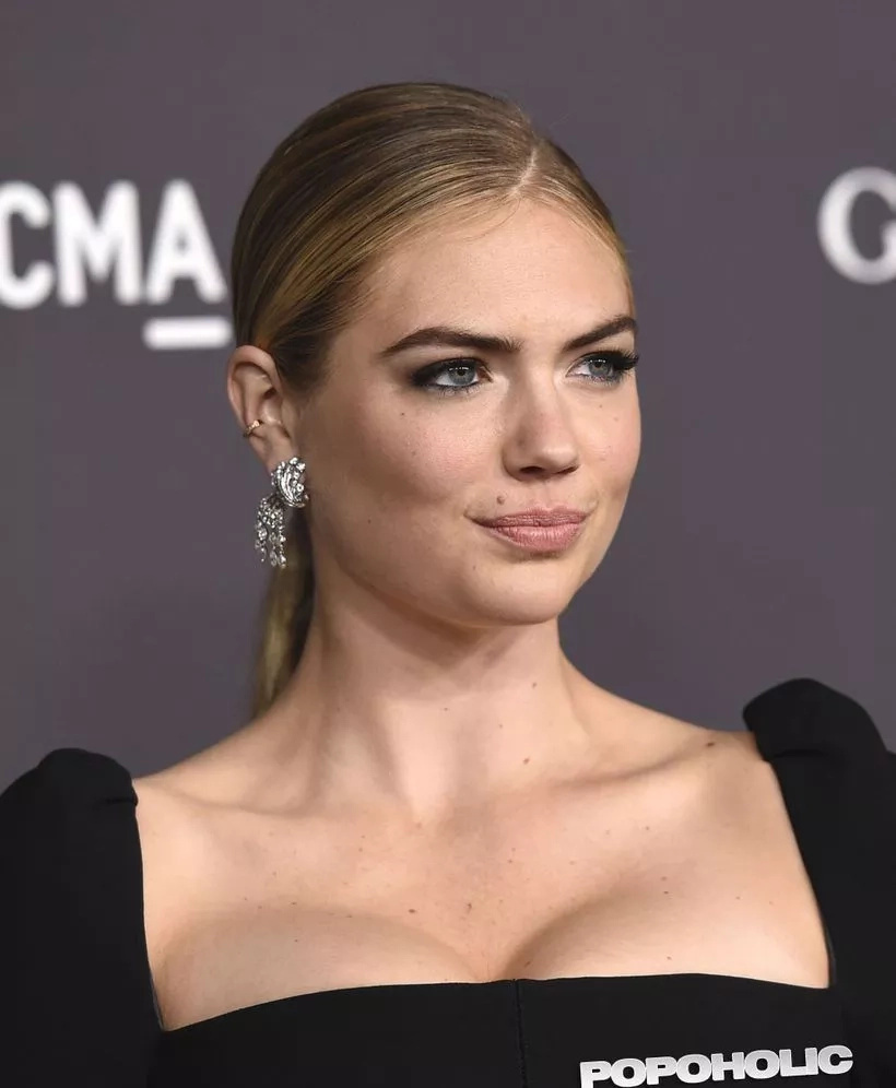 Kate Upton's Massive Cleavage Show Will Melt Your Freaking Eyeballs! Kate Upton's Massive Cleavage Show Will Melt Your Freaking Eyeballs!
