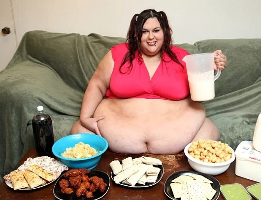 Woman aims to be so fat and be 1000 lbs Woman aims to be so fat and be 1000 lbs