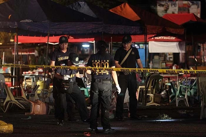 Woman in Cebu mall gets arrested for a bomb joke Woman in Cebu mall gets arrested for a bomb joke