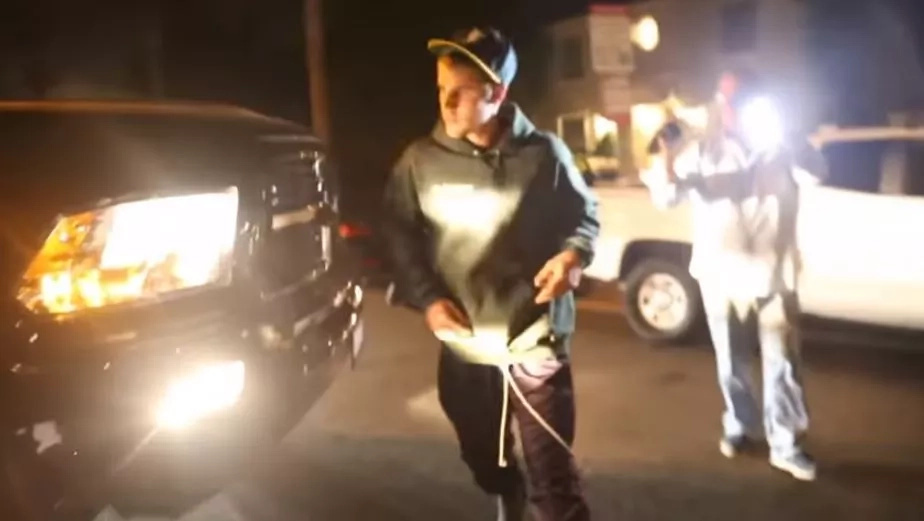 Justin Bieber caught in video accidentally hitting a paparazzi with his pick up truck! Justin Bieber caught in video accidentally hitting a paparazzi with his pick up truck!