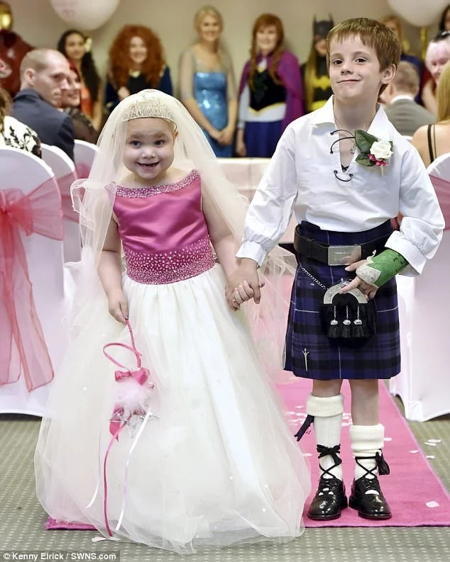 Terminally ill girl, 5, gets her 'dream wedding' with her best friend aged 6