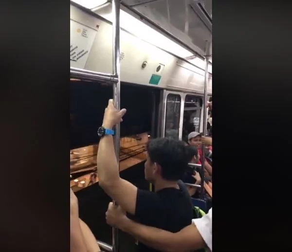Viral video footage of LRT1 running with doors open makes netizens worry Viral video footage of LRT1 running with doors open makes netizens worry