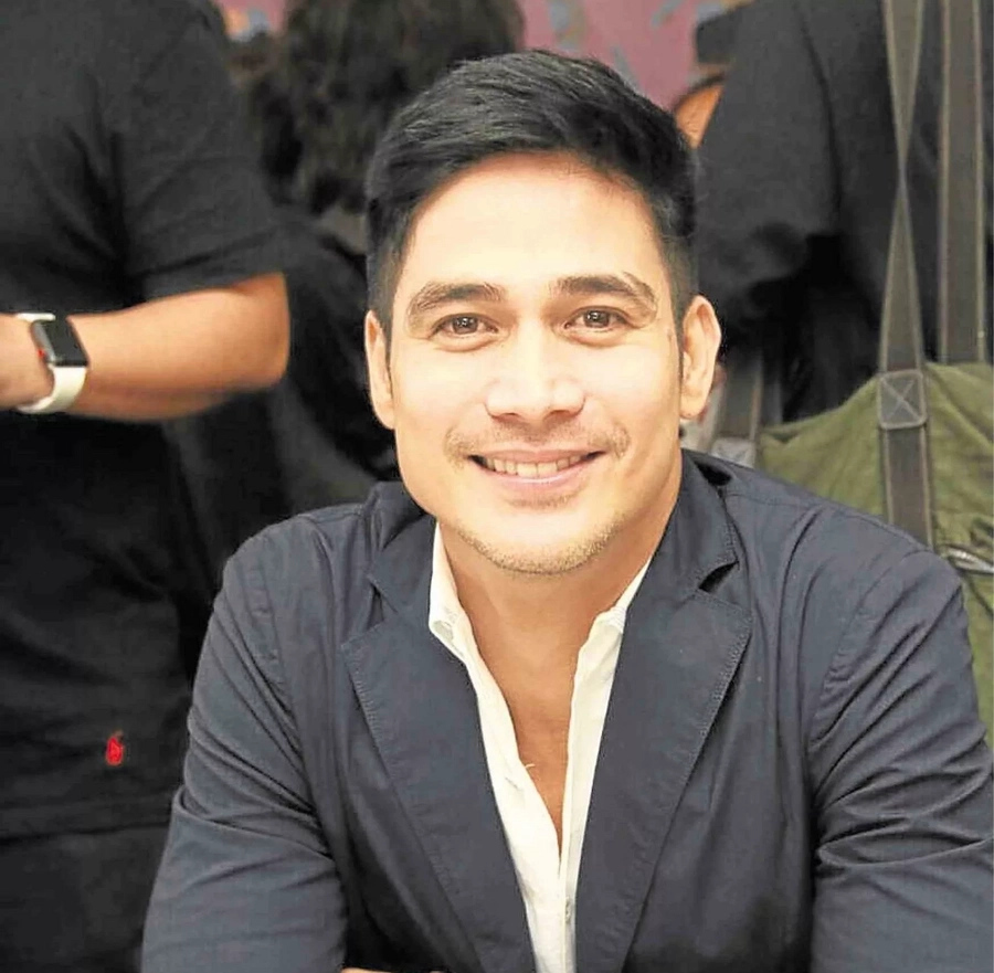 Viral video ni Piolo Pascual, kung saan ninakawan niya ng halik si Alessandra De Rossi Viral video ni Piolo Pascual, kung saan ninakawan niya ng halik si Alessandra De Rossi