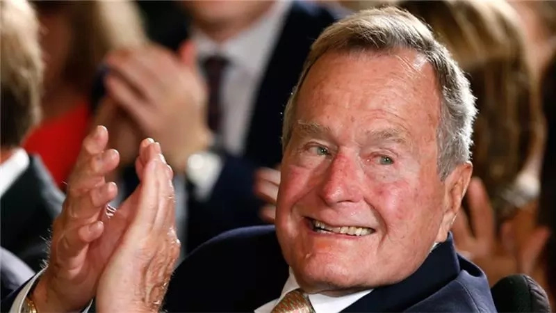 Bush 41's 1993 Letter to Clinton Goes Viral After Trump's Debate Comment Bush 41's 1993 Letter to Clinton Goes Viral After Trump's Debate Comment