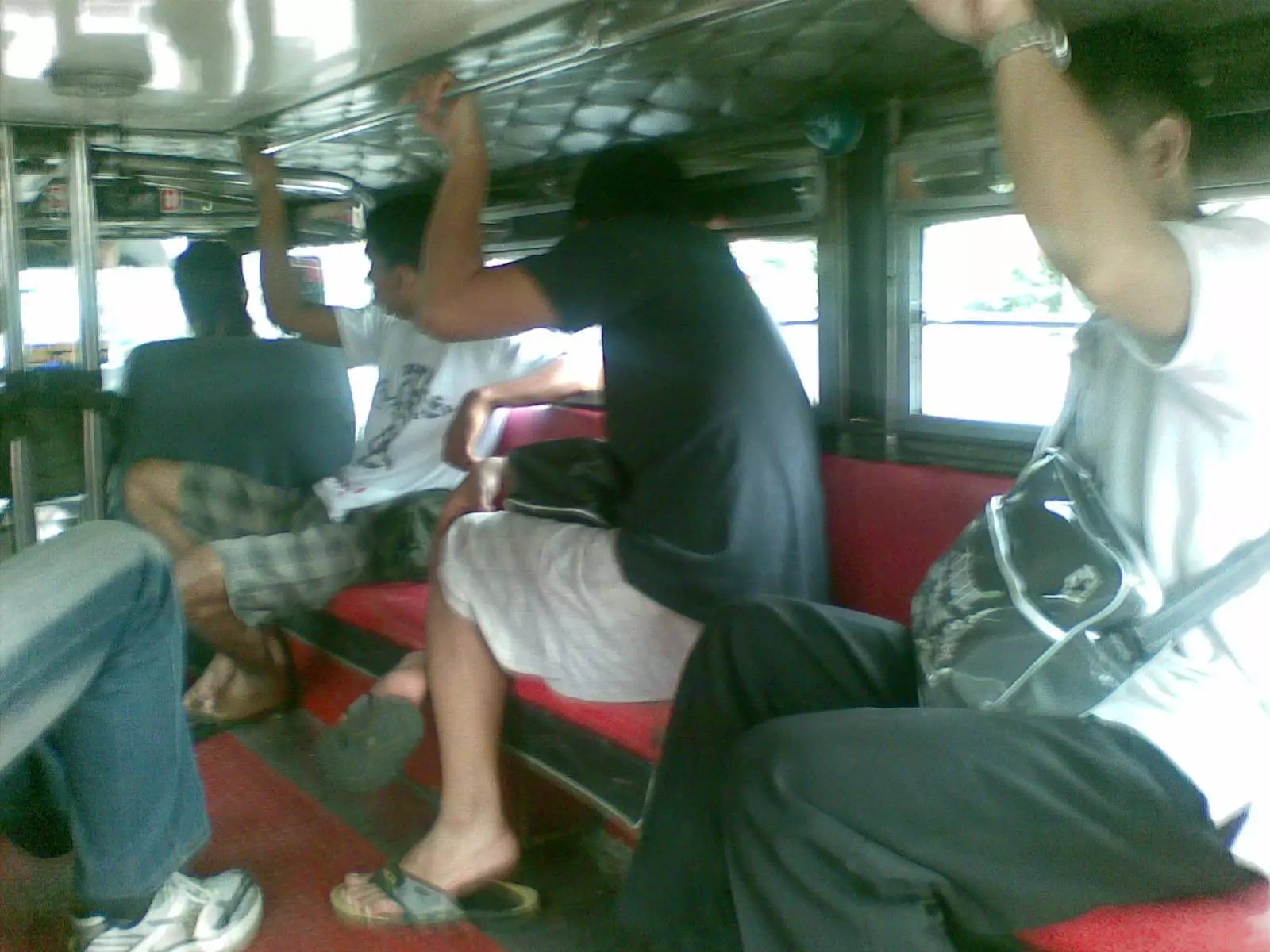 Four kinds of (annoying) jeepney passenger that you commute with daily Four kinds of (annoying) jeepney passenger that you commute with daily