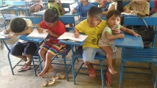 Grade 1 student brings 1-year-old brother to school so that he will not be absent Grade 1 student brings 1-year-old brother to school so that he will not be absent