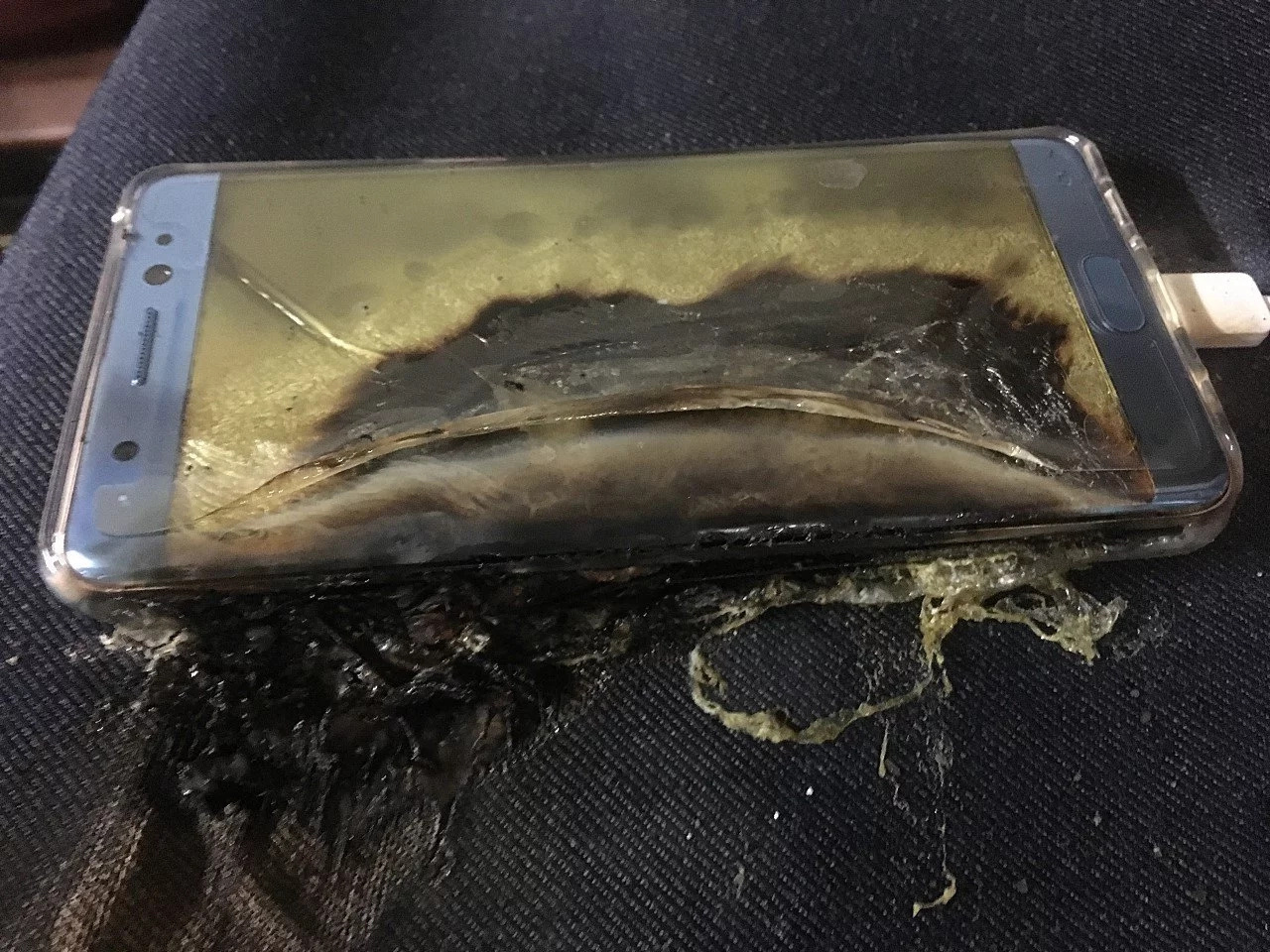 Apple 1:0 Samsung Apple 1:0 Samsung