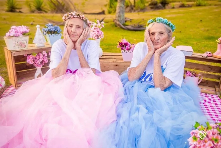 World's oldest twins celebrate their 100th birthday World's oldest twins celebrate their 100th birthday