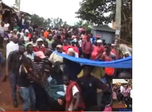 man and woman get stuck while having illicit sex in Kisii (video)