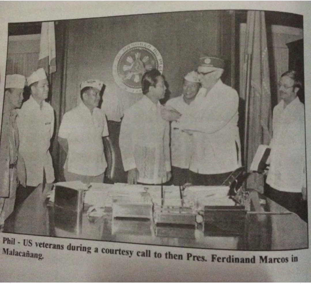Photo shows Ferdinand Marcos recognized by US veterans? Photo shows Ferdinand Marcos recognized by US veterans?