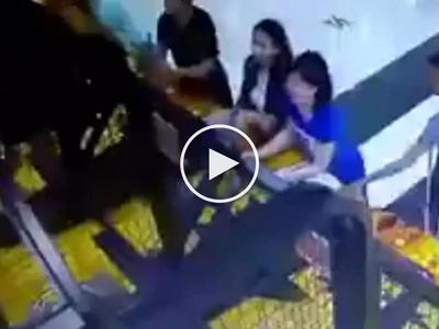 Lumpong magnanakaw! Sneaky Pinoy with disability steals iPhone from woman in SM mall