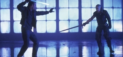Watch shocking video of a shop owner and a robber get into a sword fight!
