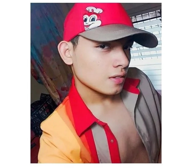 This Handsome Crew From Jollibee Is Now Getting Viral This Handsome Crew From Jollibee Is Now Getting Viral