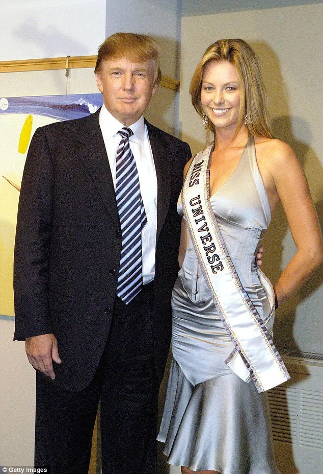Donald Trump Grabbed And Tried To Kiss Miss Universe On This Video Donald Trump Grabbed And Tried To Kiss Miss Universe On This Video