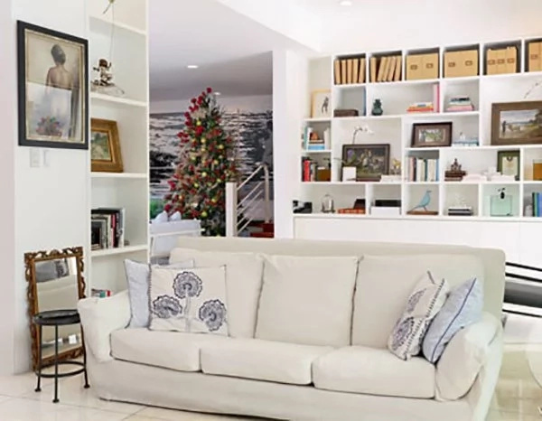 Ang bongga ng bahay nila! Richard Gomez and Lucy Torres lives in an elegant all-white house in Forbes Park Ang bongga ng bahay nila! Richard Gomez and Lucy Torres lives in an elegant all-white house in Forbes Park