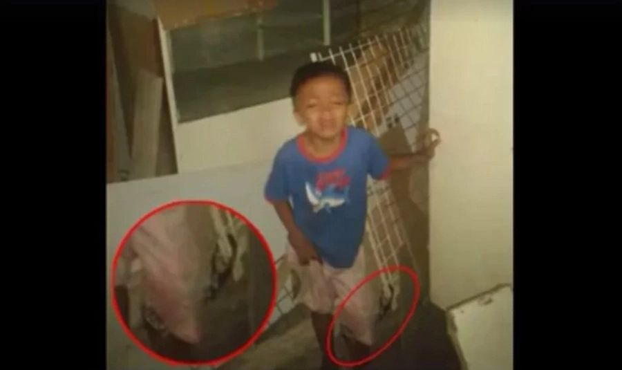 5-year-old boy cuffed on the foot for stealing biscuit 5-year-old boy cuffed on the foot for stealing biscuit