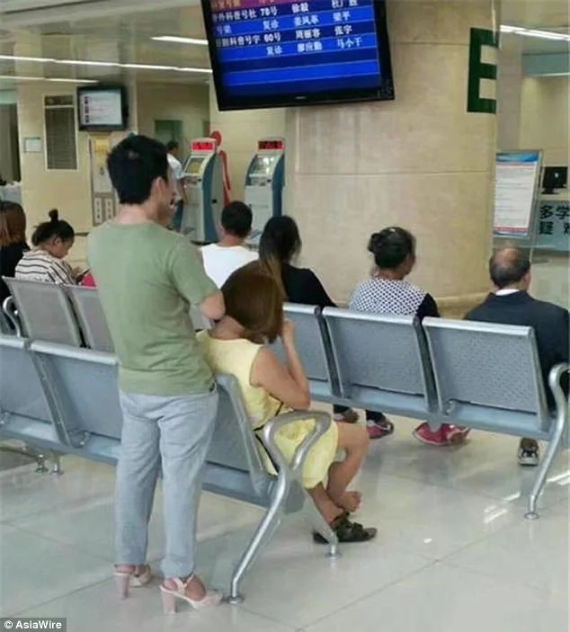 He didn't seem to mind at all. Photo: AsiaWire He didn't seem to mind at all. Photo: AsiaWire