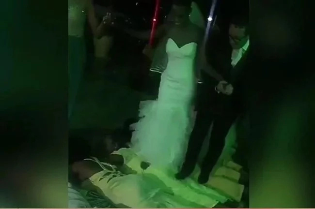 See couple's entrance where people were stepped on See couple's entrance where people were stepped on