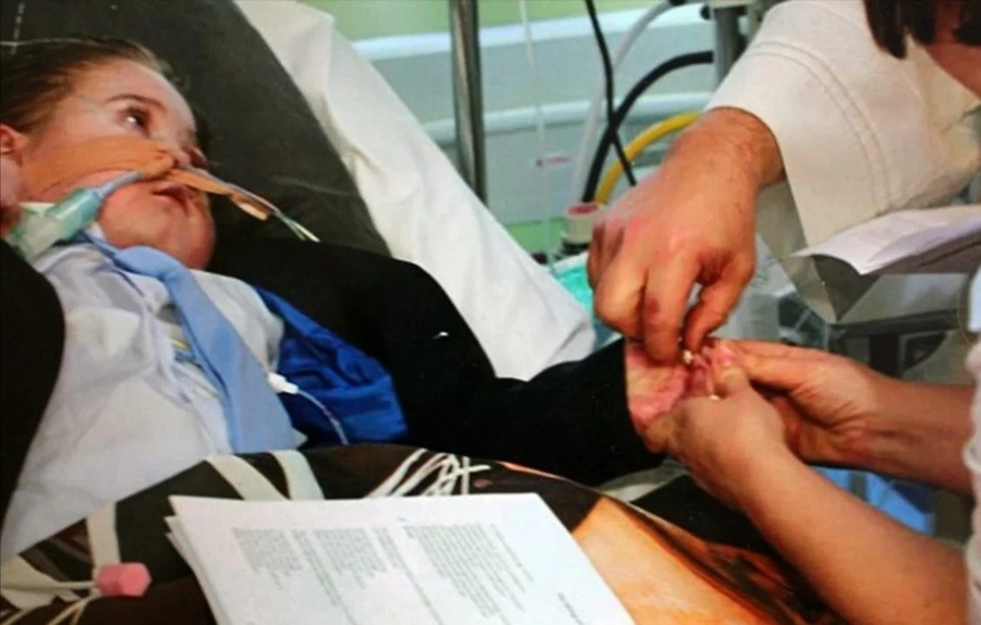 Couple grants terminally ill son’s wish by getting married in his hospital room Couple grants terminally ill son’s wish by getting married in his hospital room