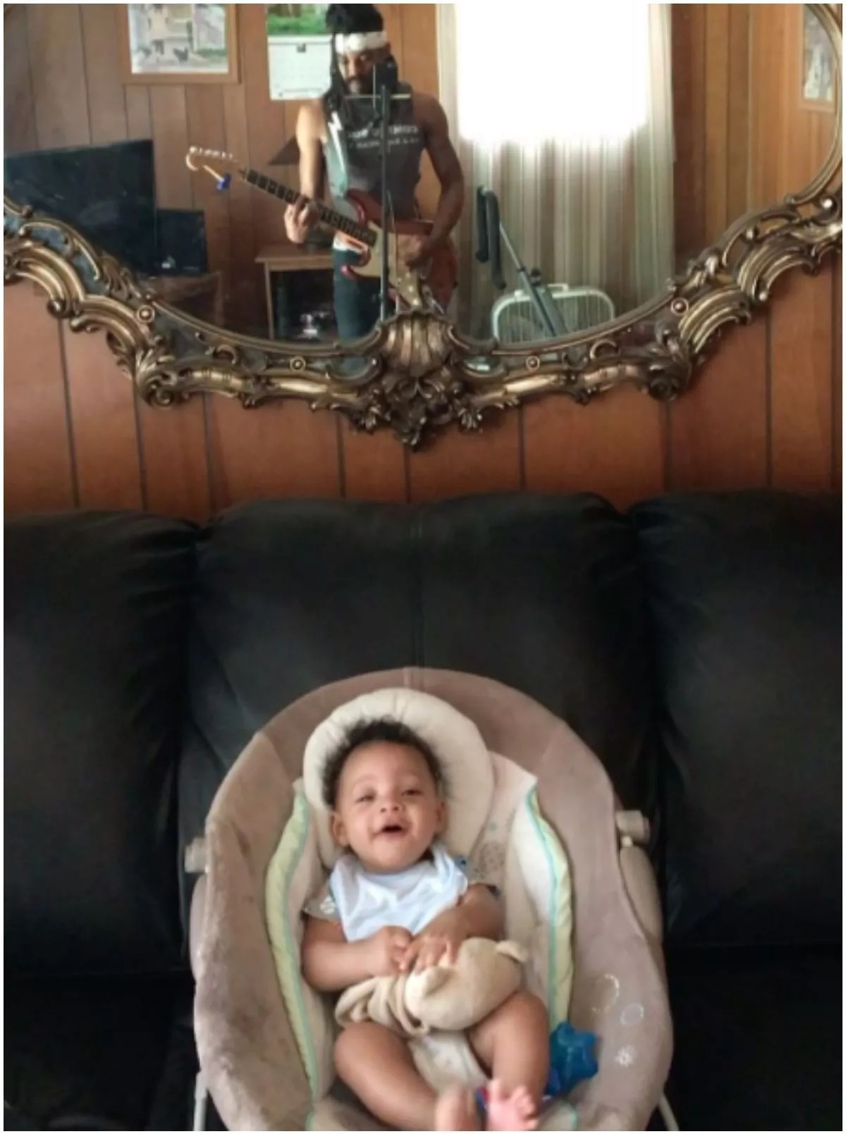 I love fatherhood! Adorable baby boy's priceless reaction to his father's guitar will make your day I love fatherhood! Adorable baby boy's priceless reaction to his father's guitar will make your day