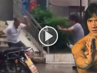 Bizarre Kung Fu fight breaks out between two Chinese men