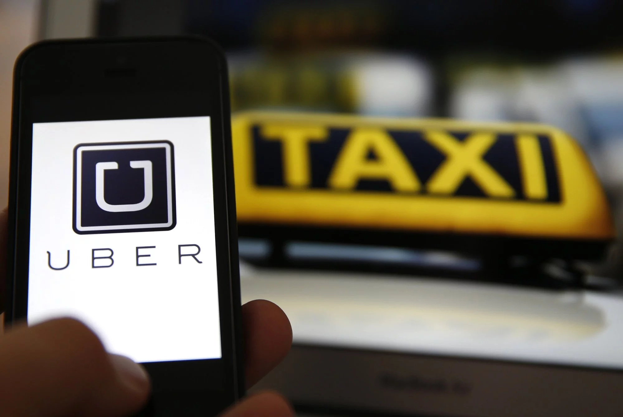 Uber driver collapses on wheels along Thika road with passenger on board, what happens is God's miracle Uber driver collapses on wheels along Thika road with passenger on board, what happens is God's miracle