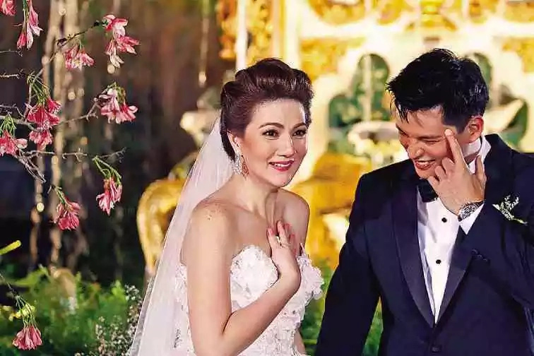 Top 10 things about Carmina & Zoren's wedding. It wasn't about the grandiose wedding that was captured by the lenses, but the behind-the-scenes. Top 10 things about Carmina & Zoren's wedding. It wasn't about the grandiose wedding that was captured by the lenses, but the behind-the-scenes.
