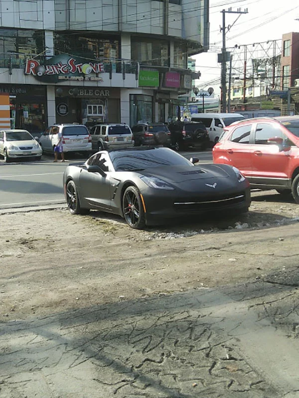 Nawindang si ate! Girl taking a photo of an expensive car 