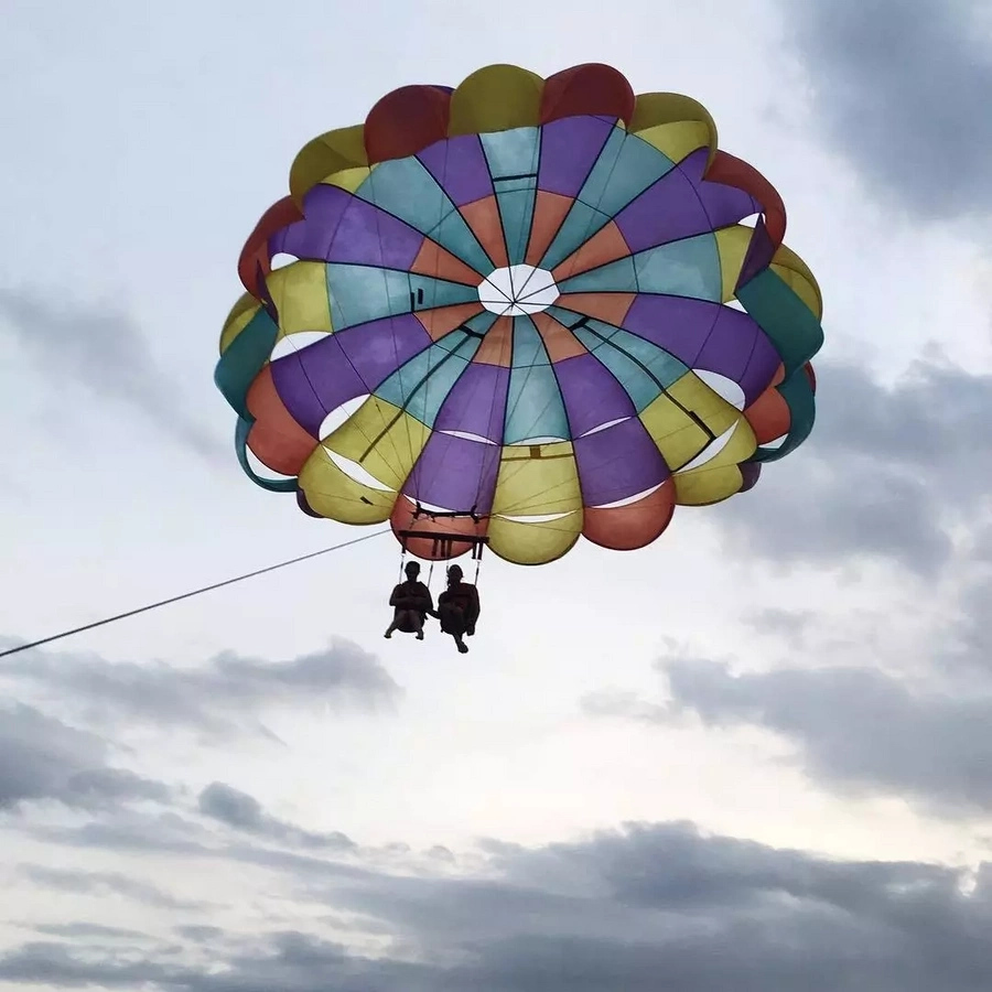 It’s obvious that she’s not afraid of heights as she tried out parasailing. (Photo credit: Instagram) It’s obvious that she’s not afraid of heights as she tried out parasailing. (Photo credit: Instagram)