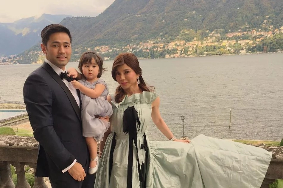 Vicki Belo gives fans a sneak peek of her Michael Cinco wedding gown Vicki Belo gives fans a sneak peek of her Michael Cinco wedding gown