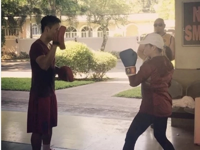 Watch Manny Pacquiao train his wife Jinkee how to box! Her punching skills will really amaze you!